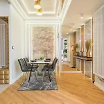 Q18 Aparthotel 4*