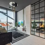 Q18 Aparthotel 4*