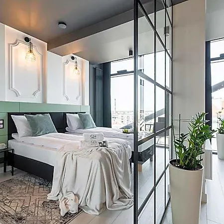 Q18 Apartahotel