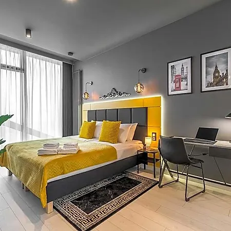 Q18 Aparthotel
