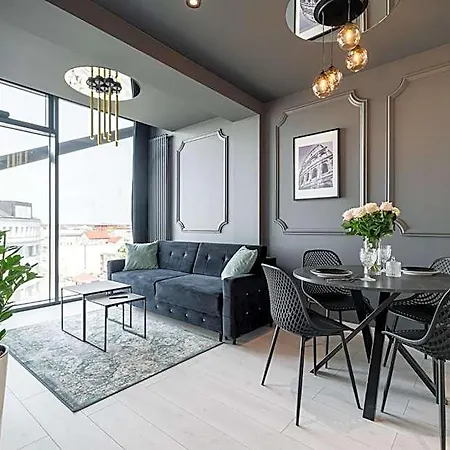 Q18 Aparthotel