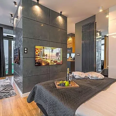 Q18 Aparthotel 4*