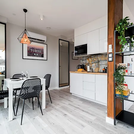 Q18 Hotel apartamentowy 4*